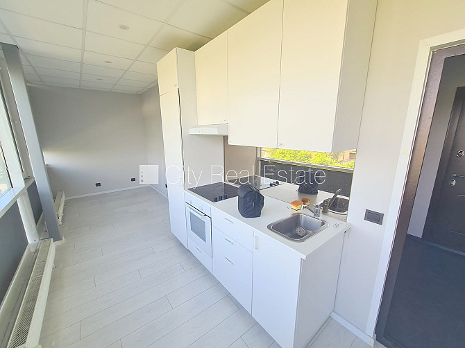 Jaunceltne, slēgts pagalms, ieeja no ielas, ir lifts, kāpņu telpa pēc kapitālā remonta, logi Rīga - foto 7