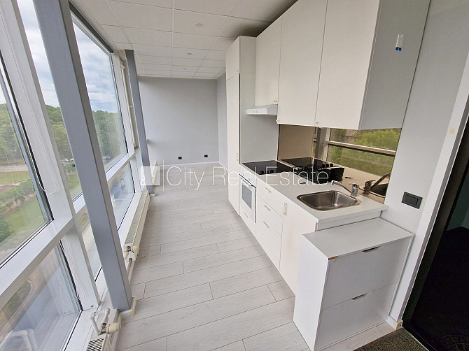Jaunceltne, slēgts pagalms, ieeja no ielas, ir lifts, kāpņu telpa pēc kapitālā remonta, logi Rīga - foto 6