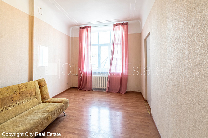 Fasādes māja, viena istaba izolēta, viena istaba caurstaigājama, mainīti radiatori, centrālā Rīga - foto 7