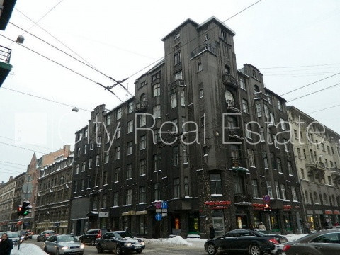 Fasādes māja, viena istaba izolēta, viena istaba caurstaigājama, mainīti radiatori, centrālā Rīga - foto 11