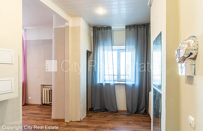 Pagalma māja, renovēta māja, slēgts pagalms, teritorijas iebrauktuves vārti aprīkoti ar Rīga - foto 5