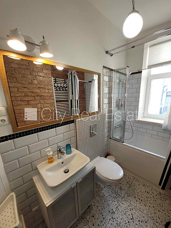 Fasādes māja, renovēta māja, labiekārtots apzaļumots pagalms, slēgta teritorija, iespēja Rīga - foto 9