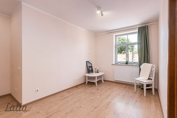 Pārdod daļēji mēbelētu un ar sadzīves tehniku aprīkotu divistabu dzīvokli jaunajā Rīga - foto 5