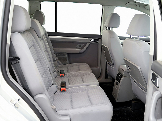 Volkswagen Touran Comfortline Facelift ATM 2.0 TDI 103kW Tallina - foto 7