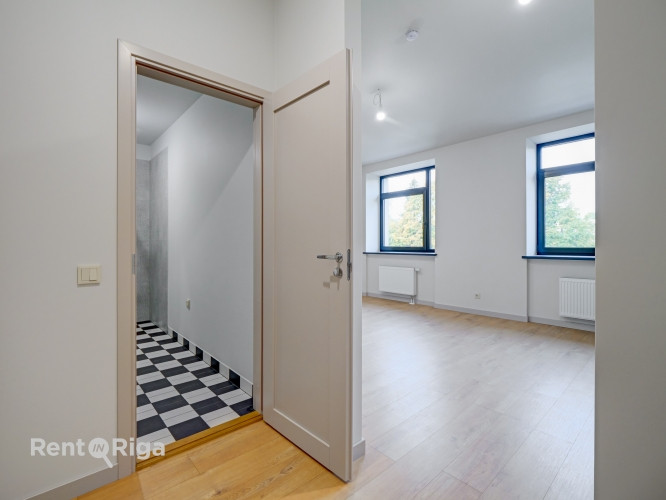 Mūsdienīgs un līdz detaļām pārdomāts 2-istabu dzīvoklis Lielirbes ielā 9a  lokācijā, kas Rīga - foto 16