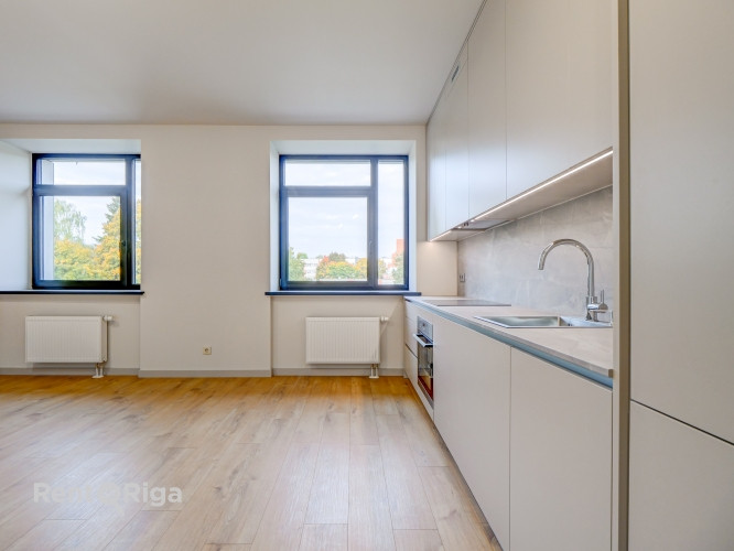 Mūsdienīgs un līdz detaļām pārdomāts 2-istabu dzīvoklis Lielirbes ielā 9a  lokācijā, kas Rīga - foto 12