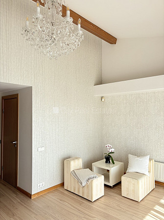 Fasādes māja, ieeja no ielas, ir lifts, logi vērsti mājas abās pusēs, griestu augstums 3,2 m, Rīga - foto 10