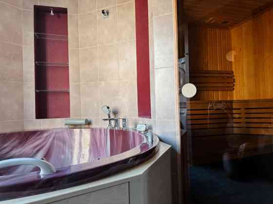Sauna dzīvoklī? Tieši tā! Šis ir inikāls, plašs piecu guļamistabu dzīvoklis Rīgas klusajā centrā.  D Rīga