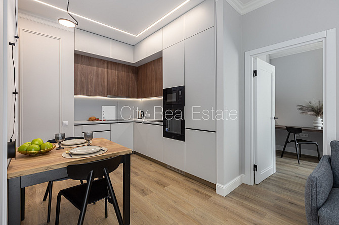 Renovēta māja, slēgts pagalms, istabas izolētas 1 gab., studio tipa, virtuve apvienota ar Rīga - foto 2