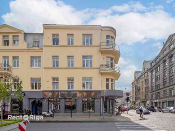 Iznomā lieliskas telpas restorānam ar aprīkojumu, veikalam vai kafejnīcai. Izdevīga un pilsētā popul Rīga