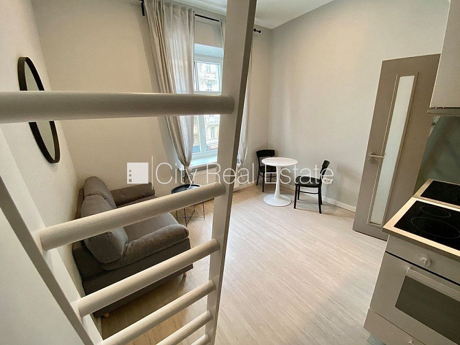 Fasādes māja, renovēta māja, slēgts pagalms, ieeja no ielas, ir lifts, kāpņu telpa pēc Rīga - foto 2