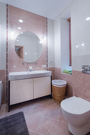 Fasādes māja, renovēta māja, slēgts pagalms, ieeja no ielas un pagalma, ir lifts, kāpņu Rīga - foto 19