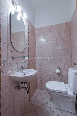 Fasādes māja, renovēta māja, slēgts pagalms, ieeja no ielas un pagalma, ir lifts, kāpņu Rīga - foto 20
