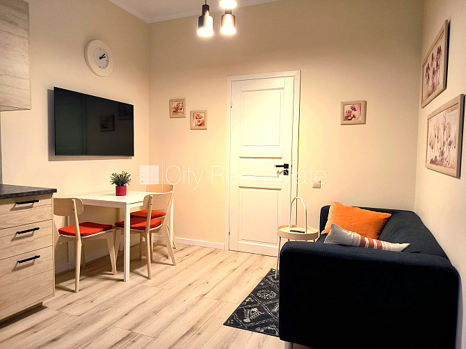 Fasādes māja, slēgts pagalms, logi vērsti uz pagalma pusi, guļamistabu skaits 2 gab., studio Rīga - foto 1