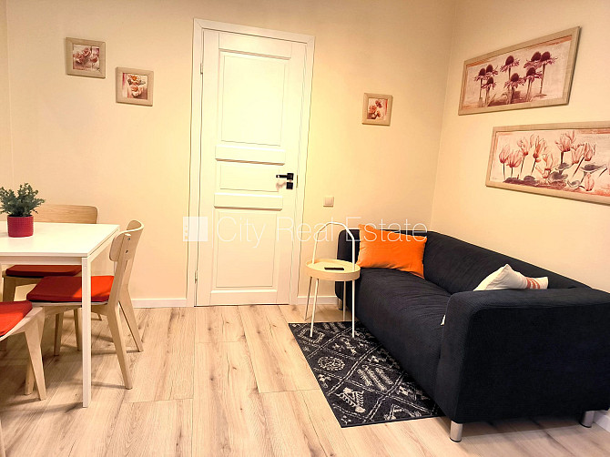 Fasādes māja, slēgts pagalms, logi vērsti uz pagalma pusi, guļamistabu skaits 2 gab., studio Rīga - foto 2