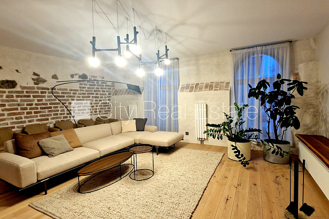 Fasādes māja, renovēta māja, labiekārtots apzaļumots pagalms, slēgts pagalms, ieeja no Rīga - foto 1