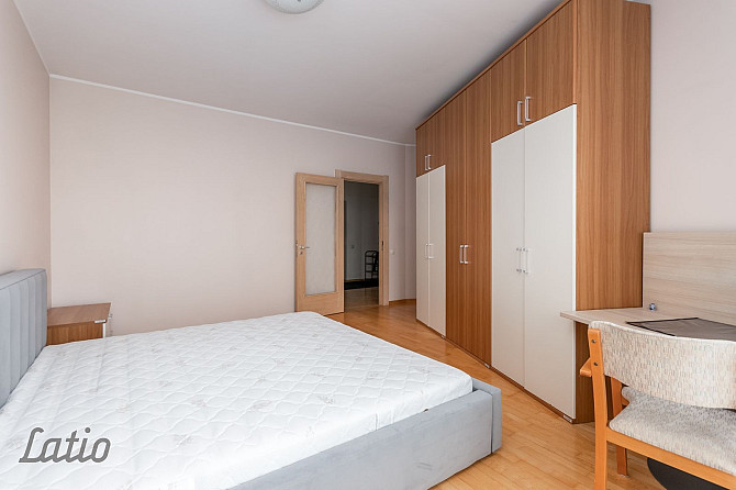 Pārdod elegantu 3 istabu dzīvokli ar terasi un 2 auto stāvvietām projektā Duntes ozoli Rīga - foto 8