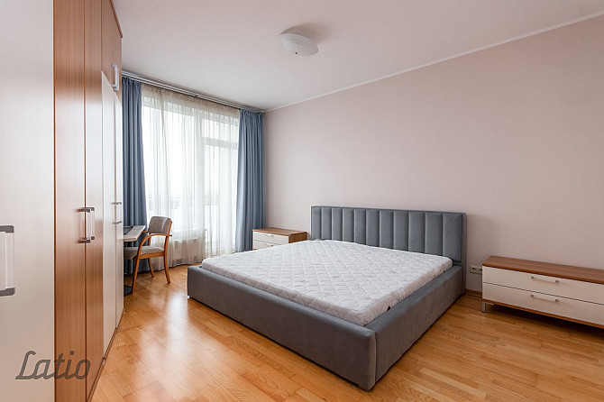 Pārdod elegantu 3 istabu dzīvokli ar terasi un 2 auto stāvvietām projektā Duntes ozoli Rīga - foto 6