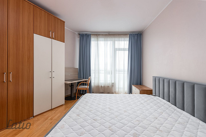 Pārdod elegantu 3 istabu dzīvokli ar terasi un 2 auto stāvvietām projektā Duntes ozoli Rīga - foto 7