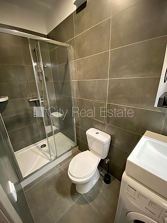 Fasādes māja, renovēta māja, slēgts pagalms, ieeja no ielas, ir lifts, kāpņu telpa pēc Rīga - foto 16