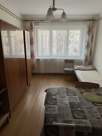 Pārdod 1 Istabu no 5 Mazģimenes Mājā Rīga - foto 1