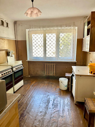 Pārdod 1 Istabu no 5 Mazģimenes Mājā Rīga - foto 5