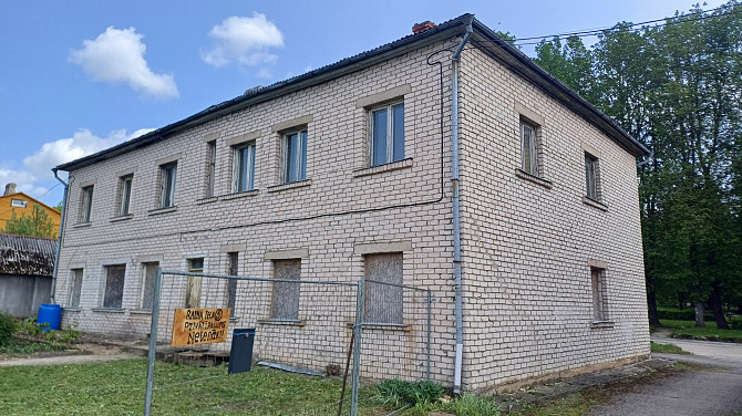 Mainu 8 Dzīvokļu Privātu Māju Neretas Pagasta Centrā ar Dārzu uz Viensētu Laukos Nereta - foto 2
