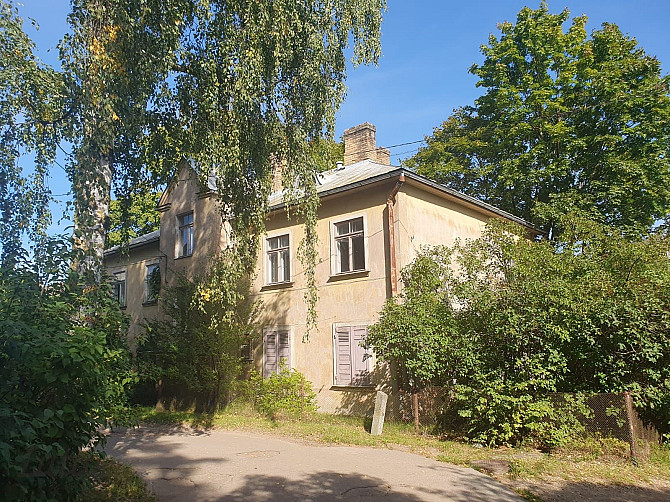 Pārdod neapdzīvotu daudzdzīvokļu ēku.
Koka karkasa būve ar betona kāpņ telpu un nsošajām Rīga - foto 2