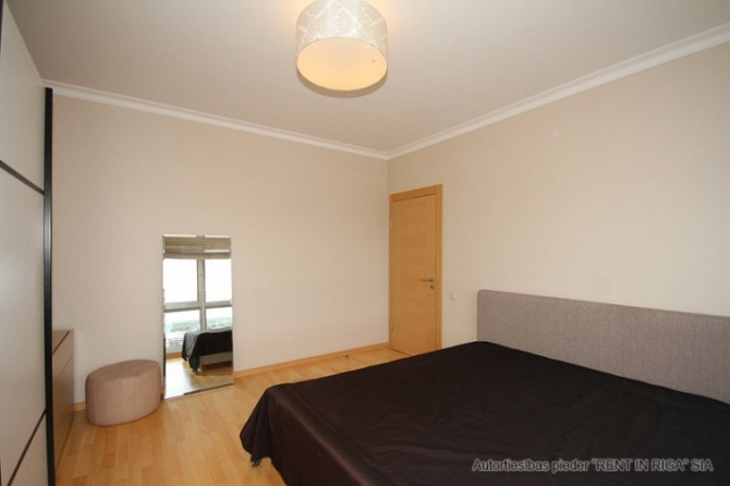 Mūsdienīgs, pilnībā aprīkots 3-istabu dzīvoklis ar panorāmas logiem prestižā projektā Rīga - foto 7