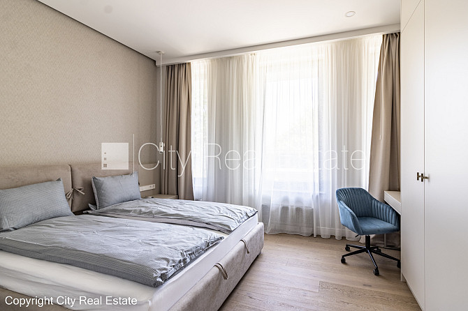 Jaunceltne, slēgts pagalms, ieeja no pagalma, ir lifts, divi balkoni 3 m2, terase 29,20 m2, logi Rīga - foto 14