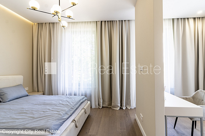 Jaunceltne, slēgts pagalms, ieeja no pagalma, ir lifts, divi balkoni 3 m2, terase 29,20 m2, logi Rīga - foto 10