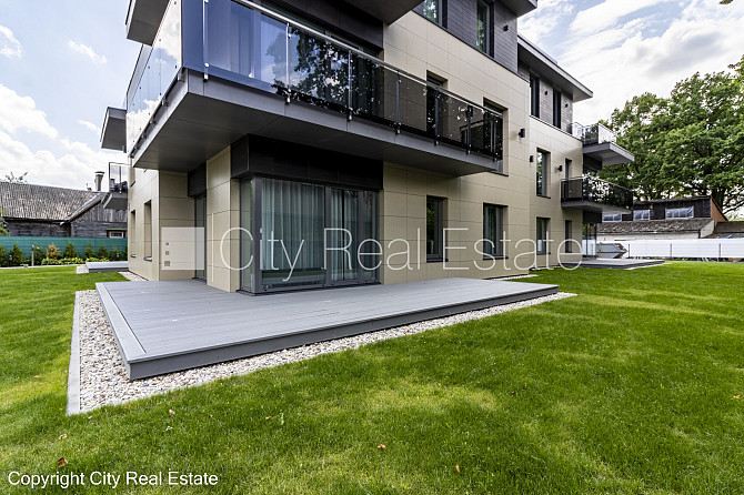 Jaunceltne, slēgts pagalms, ieeja no pagalma, ir lifts, divi balkoni 3 m2, terase 29,20 m2, logi Rīga - foto 18