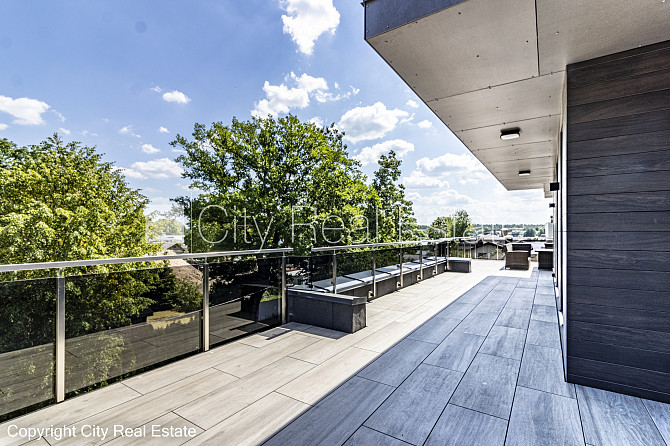 Jaunceltne, slēgts pagalms, ieeja no pagalma, ir lifts, divi balkoni 3 m2, terase 29,20 m2, logi Rīga - foto 2