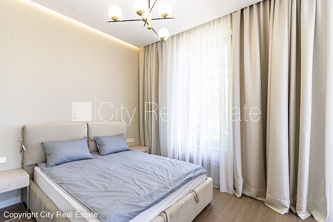Jaunceltne, slēgts pagalms, ieeja no pagalma, ir lifts, divi balkoni 3 m2, terase 29,20 m2, logi Rīga - foto 9