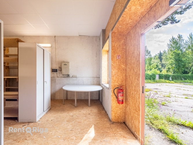 Noliktava ar biroja ēku un plašu teritoriju.  Biroja ēka - 125 kvm, ķieģeļu sienas, koka Rīga - foto 8
