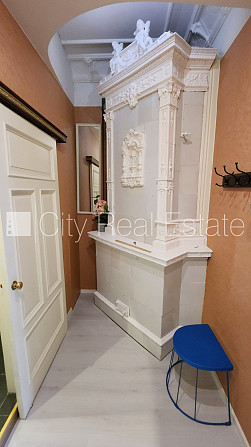 Renovēta māja, mansards, ir lifts, guļamistabu skaits 1 gab., studio tipa, virtuve apvienota ar Rīga - foto 10