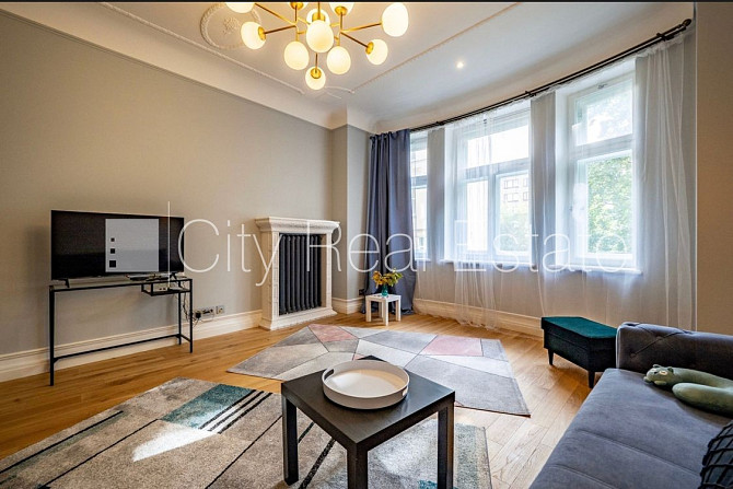 Renovēta māja, mansards, ir lifts, guļamistabu skaits 1 gab., studio tipa, virtuve apvienota ar Rīga - foto 2