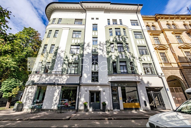 Renovēta māja, mansards, ir lifts, guļamistabu skaits 1 gab., studio tipa, virtuve apvienota ar Rīga - foto 16