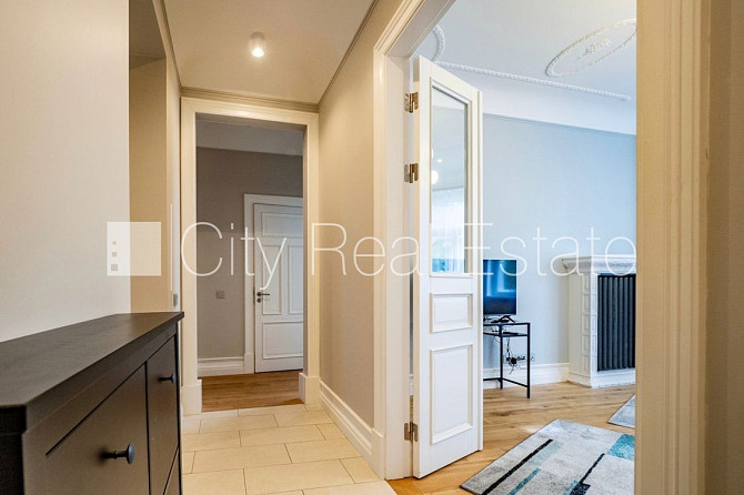 Renovēta māja, mansards, ir lifts, guļamistabu skaits 1 gab., studio tipa, virtuve apvienota ar Rīga - foto 5