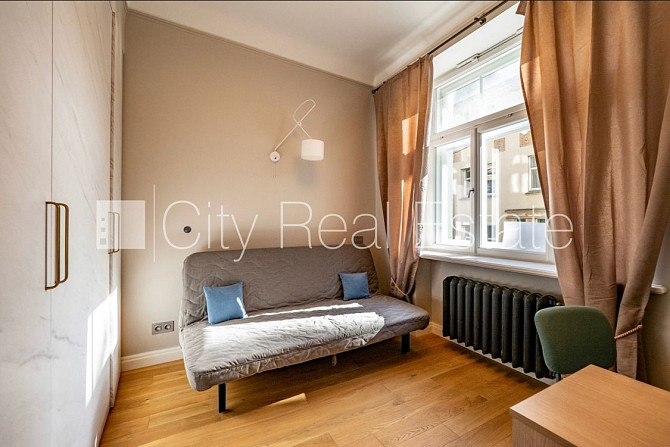 Renovēta māja, mansards, ir lifts, guļamistabu skaits 1 gab., studio tipa, virtuve apvienota ar Rīga - foto 11