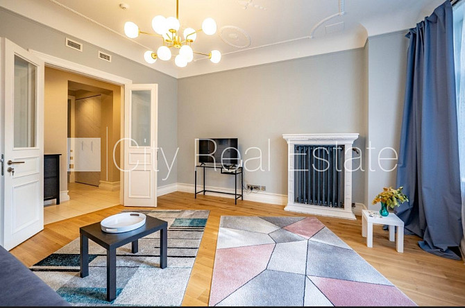 Renovēta māja, mansards, ir lifts, guļamistabu skaits 1 gab., studio tipa, virtuve apvienota ar Rīga - foto 4