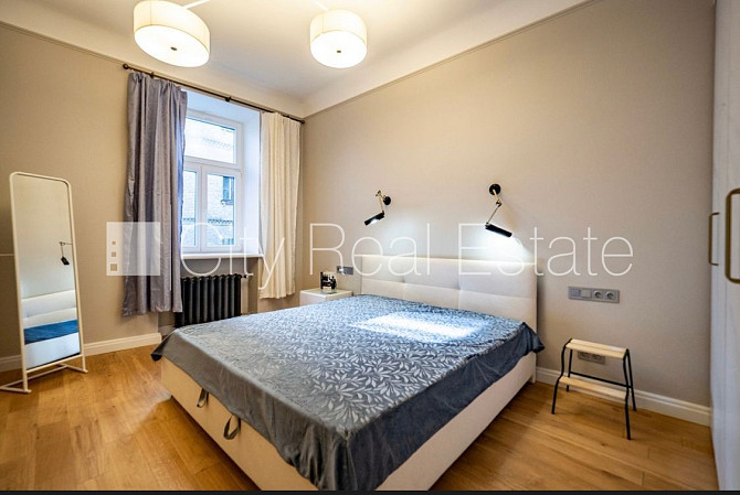 Renovēta māja, mansards, ir lifts, guļamistabu skaits 1 gab., studio tipa, virtuve apvienota ar Rīga - foto 10