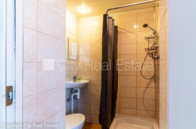 Fasādes māja, ir lifts, kāpņu telpa pēc kapitālā remonta, terase 13 m2, logi vērsti mājas Rīga - foto 8
