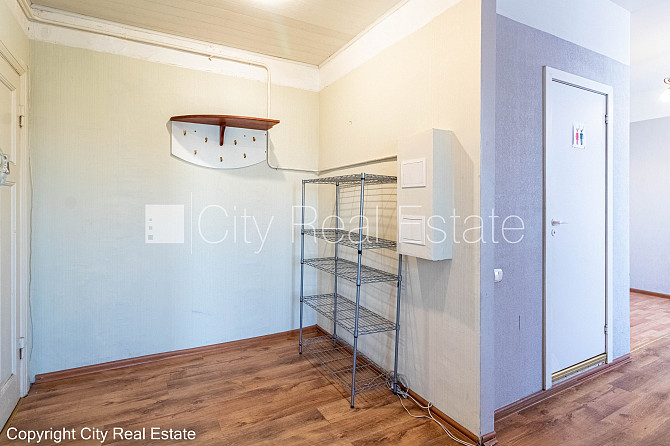 Fasādes māja, ir lifts, kāpņu telpa pēc kapitālā remonta, terase 13 m2, logi vērsti mājas Rīga - foto 9