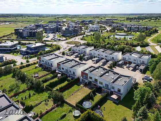 Pieejams no 08.2026.

Pārdošanā pieejamas dažādas rindu mājas ekskluzīvajā Salienas ciematā  sakoptā Rīgas rajons