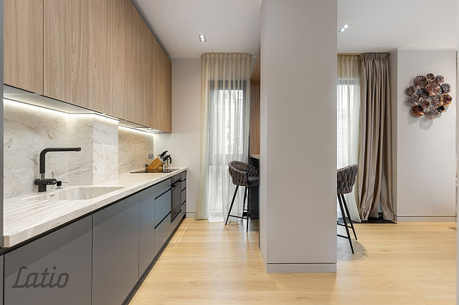 Īrei tiek piedāvāts dzīvoklis Rīgas centrā, jaunā ēkā Club Central Residence. Līdzās Rīga - foto 2