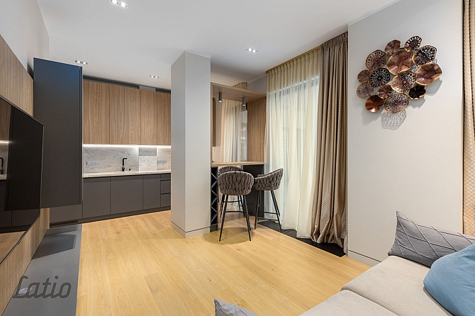 Īrei tiek piedāvāts dzīvoklis Rīgas centrā, jaunā ēkā Club Central Residence. Līdzās Rīga - foto 3