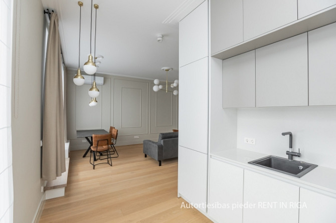 Klusajā centrā tiek izīrēts penthouse tipa dzīvoklis ar terasi (18,1m2). Dzīvoklis ar Rīga - foto 5