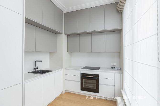 Klusajā centrā tiek izīrēts penthouse tipa dzīvoklis ar terasi (18,1m2). Dzīvoklis ar Rīga - foto 4