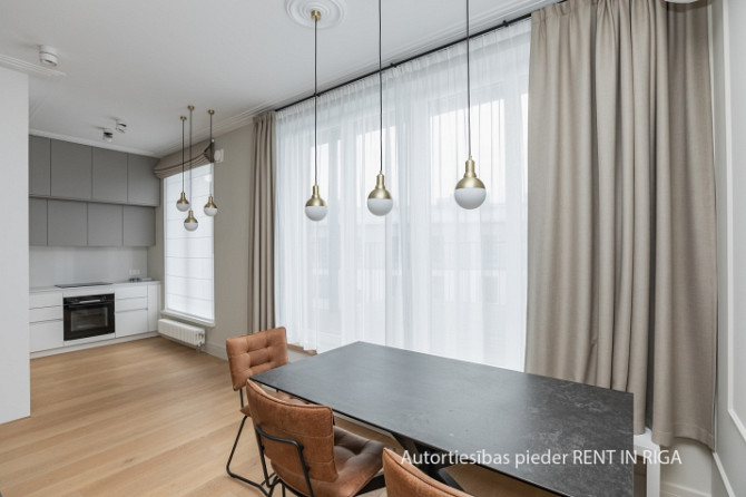 Klusajā centrā tiek izīrēts penthouse tipa dzīvoklis ar terasi (18,1m2). Dzīvoklis ar Rīga - foto 8